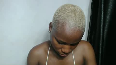 Snapshot of frekkymorelle chatting on 14, 2, 2025 frekkymorelle online show from 14, 2, 2025