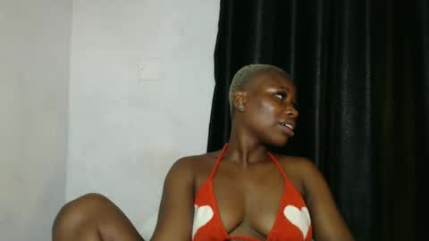 Snapshot of frekkymorelle chatting on 24, 2, 2025 frekkymorelle online show from 24, 2, 2025