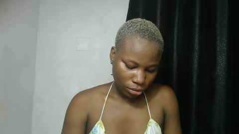 Snapshot of frekkymorelle chatting on 12, 3, 2025 frekkymorelle online show from 12, 3, 2025