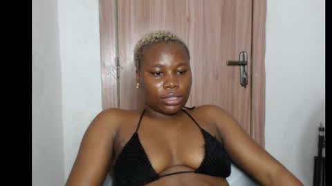 Snapshot of frekkymorelle chatting on 18, 9, 2025 frekkymorelle online show from 18, 9, 2025