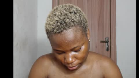 Snapshot of frekkymorelle chatting on 5, 10, 2025 frekkymorelle online show from 5, 10, 2025