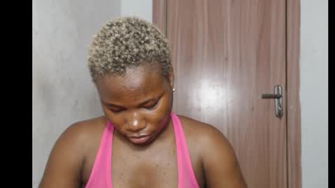 Snapshot of frekkymorelle chatting on 7, 10, 2025 frekkymorelle online show from 7, 10, 2025