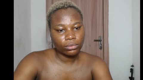 Snapshot of frekkymorelle chatting on 10, 10, 2025 frekkymorelle online show from 10, 10, 2025