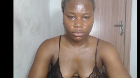 Snapshot of frekkymorelle chatting on 11, 10, 2025 frekkymorelle online show from 11, 10, 2025