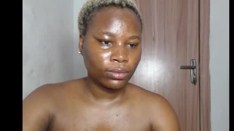 Snapshot of frekkymorelle chatting on 17, 10, 2025 frekkymorelle online show from 17, 10, 2025