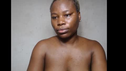 Snapshot of frekkymorelle chatting on 23, 10, 2025 frekkymorelle online show from 23, 10, 2025