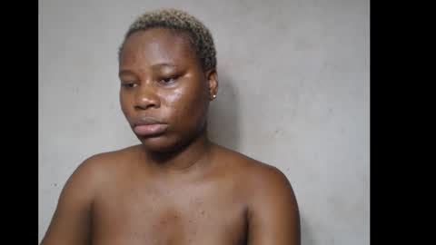 Snapshot of frekkymorelle chatting on 24, 10, 2025 frekkymorelle online show from 24, 10, 2025