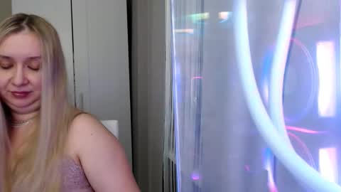 Snapshot of frelina chatting on 19, 10, 2025 frelina online show from 19, 10, 2025