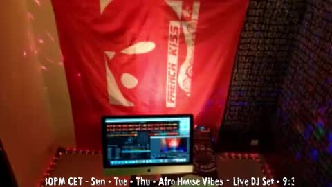 Snapshot of frenchkissdjfk chatting on 21, 10, 2025 frenchkissdjfk online show from 21, 10, 2025