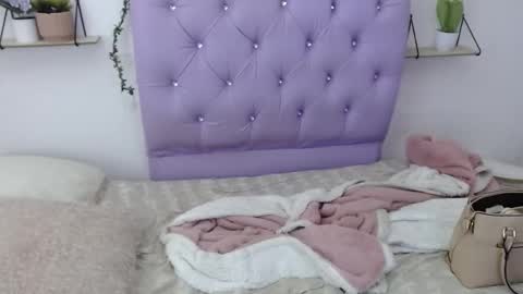 Snapshot of freyja_01 chatting on 19, 10, 2025 Freyja online show from 19, 10, 2025