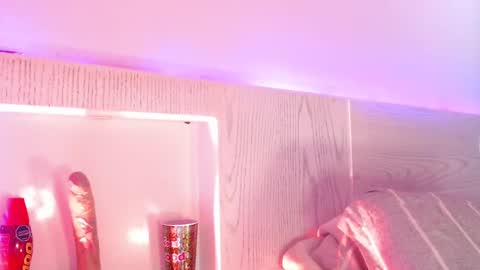 Snapshot of freyjashine_x chatting on 10, 12, 2024 FREYJA LOREN online show from 10, 12, 2024