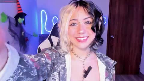 frida_lassi_ online show from 27, 10, 2025