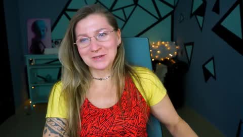 Snapshot of fridatander chatting on 17, 12, 2024 Frida Tander online show from 17, 12, 2024
