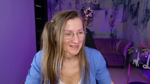 Snapshot of fridatander chatting on 6, 1, 2025 Frida Tander online show from 6, 1, 2025