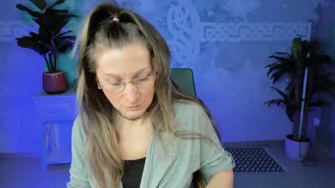 Snapshot of fridatander chatting on 2, 3, 2025 Frida Tander online show from 2, 3, 2025