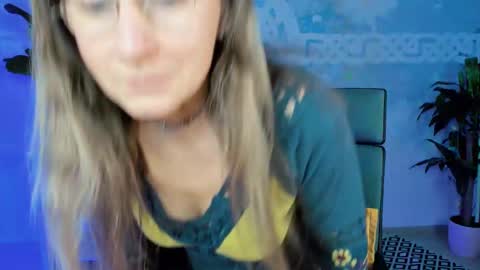 Snapshot of fridatander chatting on 6, 3, 2025 Frida Tander online show from 6, 3, 2025