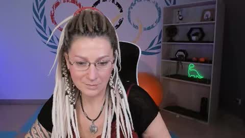 Frida Tander online show from 21, 12, 2025