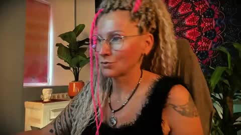 Snapshot of fridatander chatting on 27, 5, 2026 Frida Tander online show from 27, 5, 2026