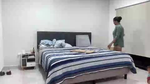 FRIZZY HOTTIE online show from 25, 2, 2026