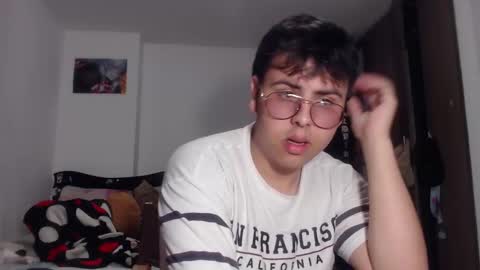 Snapshot of fuck_blow chatting on 19, 11, 2025 uwu online show from 19, 11, 2025