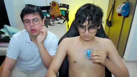 Snapshot of fuck_blow chatting on 16, 12, 2025 uwu online show from 16, 12, 2025