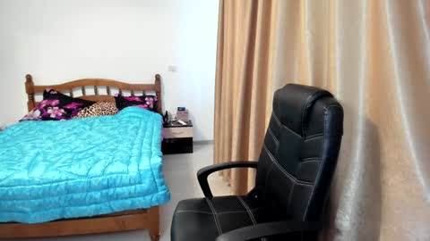 Snapshot of fuckable_one chatting on 6, 2, 2025 Angelique online show from 6, 2, 2025