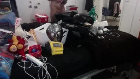 fukmelivenow online show from 9, 4, 2026