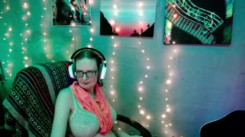 Snapshot of funafterdark13 chatting on 12, 1, 2025 Princess Nellie Captain Simon online show from 12, 1, 2025