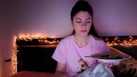 Elona  online show from 3, 2, 2026