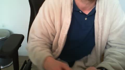 YWhiteNiceMan online show from 12, 5, 2026
