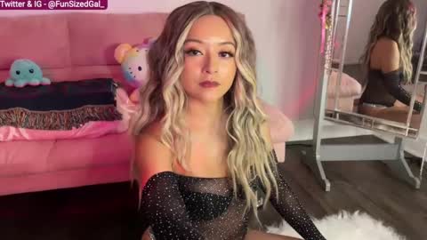 Snapshot of funsizedgal chatting on 25, 1, 2025 Alice D online show from 25, 1, 2025