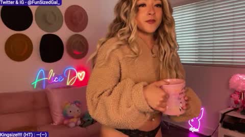Snapshot of funsizedgal chatting on 5, 2, 2025 Alice D online show from 5, 2, 2025