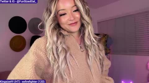 Snapshot of funsizedgal chatting on 6, 2, 2025 Alice D online show from 6, 2, 2025