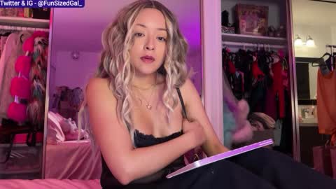 Snapshot of funsizedgal chatting on 9, 3, 2025 Alice D online show from 9, 3, 2025