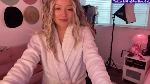 Snapshot of funsizedgal chatting on 12, 3, 2025 Alice D online show from 12, 3, 2025