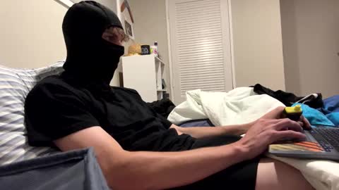 fuzzie_07 online show from 27, 1, 2025