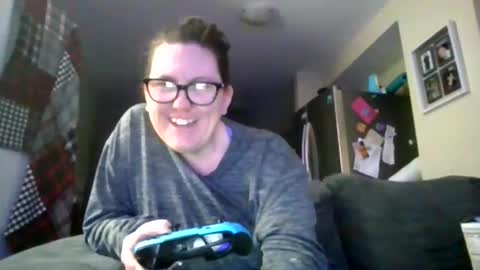 fuzzypeaches87 online show from 9, 2, 2026