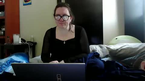 fuzzypeaches87 online show from 4, 5, 2026