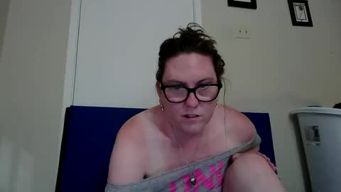 fuzzypeaches87 online show from 11, 6, 2026