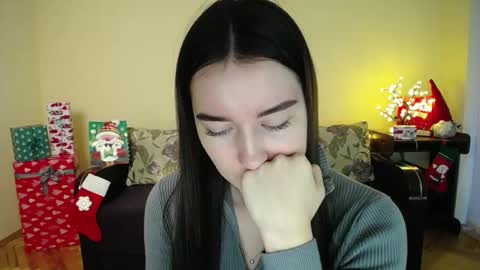 Snapshot of gabby_di chatting on 28, 12, 2024 Jaklin online show from 28, 12, 2024
