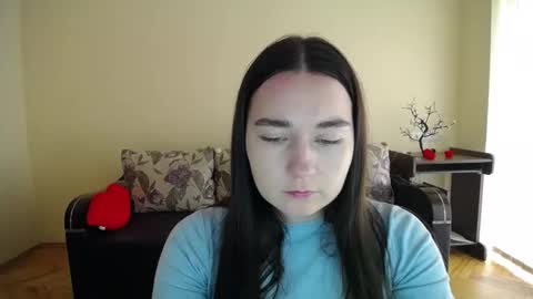 Snapshot of gabby_di chatting on 12, 10, 2025 Jaklin online show from 12, 10, 2025