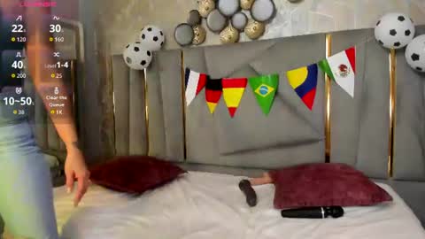 Gaby Santos online show from 9, 7, 2026