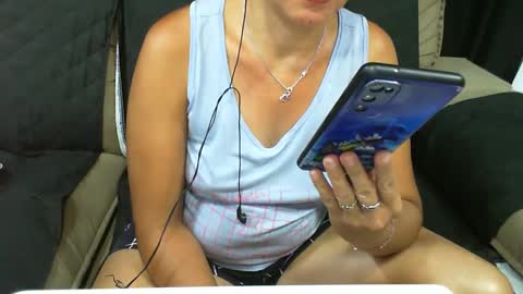 Snapshot of gabibrasil chatting on 25, 2, 2025 gaby layla online show from 25, 2, 2025
