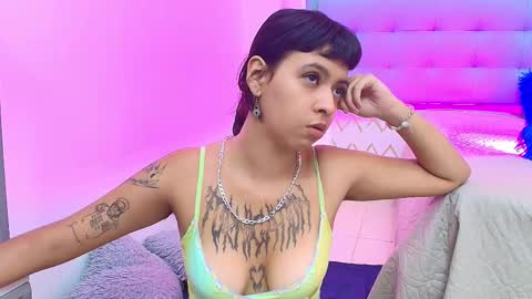 Snapshot of gabrielacortez chatting on 12, 9, 2025 GABRIELA online show from 12, 9, 2025