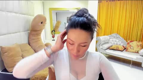 Snapshot of gaby_trent chatting on 6, 12, 2024 gabriela online show from 6, 12, 2024