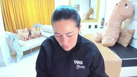 Snapshot of gaby_trent chatting on 7, 10, 2025 gabriela online show from 7, 10, 2025