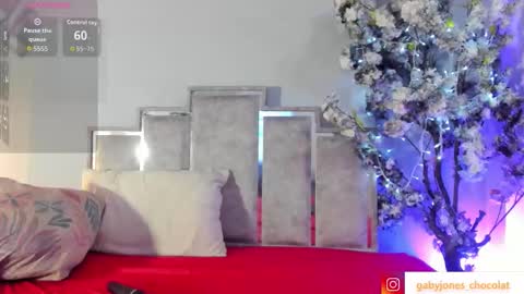 Snapshot of gabyyjones chatting on 21, 10, 2025 gabyyjones online show from 21, 10, 2025