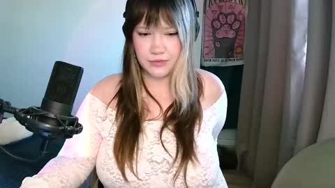 Snapshot of gamergirl01 chatting on 24, 9, 2025 Alex brb in 2 hours online show from 24, 9, 2025