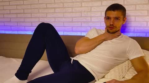 Snapshot of garettvosss chatting on 17, 11, 2025 Gared online show from 17, 11, 2025