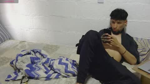 Snapshot of garou420 chatting on 17, 12, 2025 GAROU online show from 17, 12, 2025